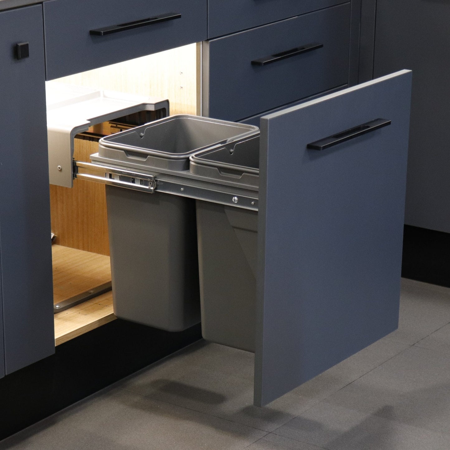 Ebco Pull-Out Waste Bin 40 Litre (2X20L), Anthracite